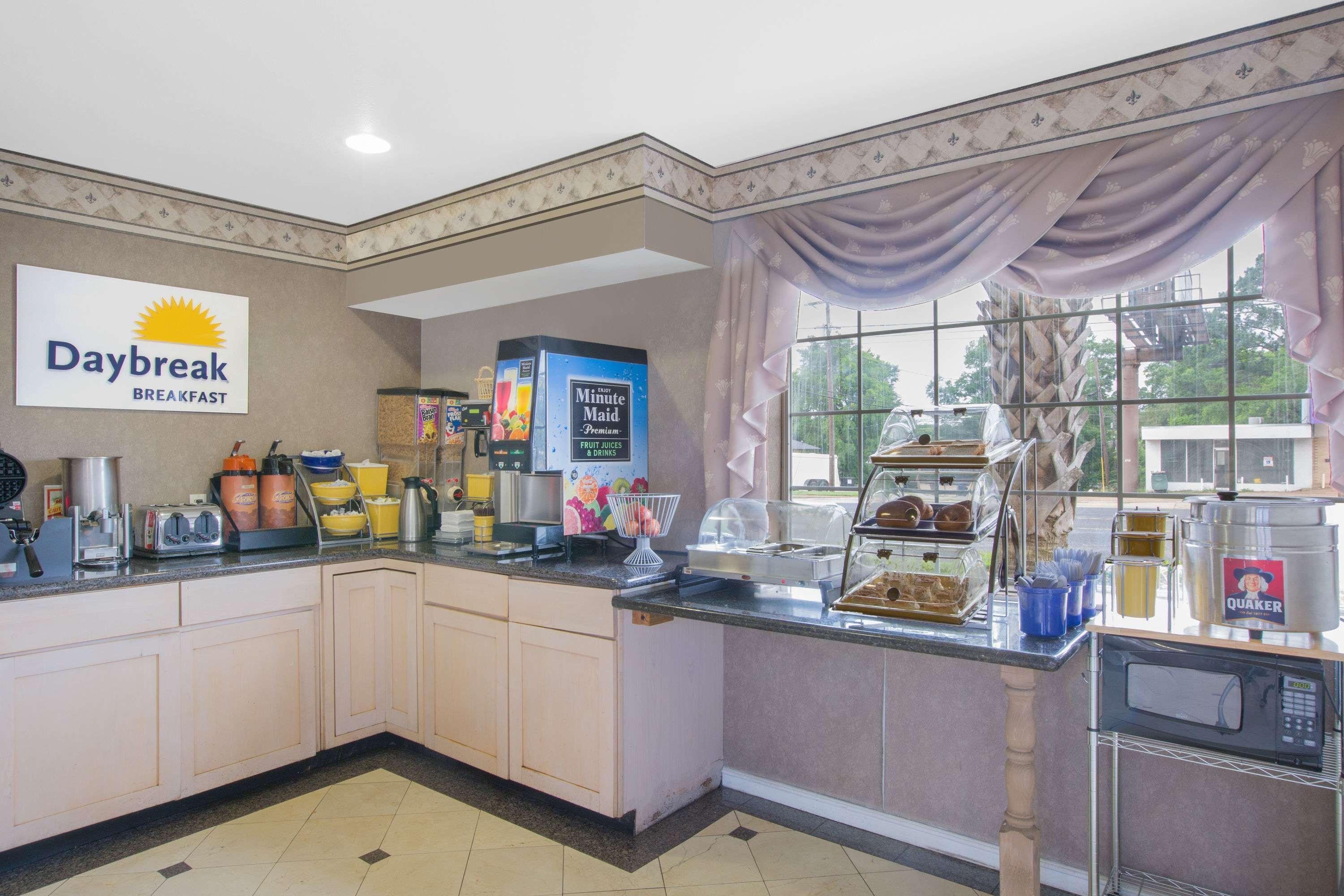 Days Inn By Wyndham Nacogdoches/Sfa University/Downtown מראה חיצוני תמונה
