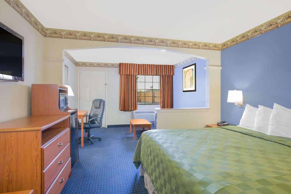 Days Inn By Wyndham Nacogdoches/Sfa University/Downtown מראה חיצוני תמונה