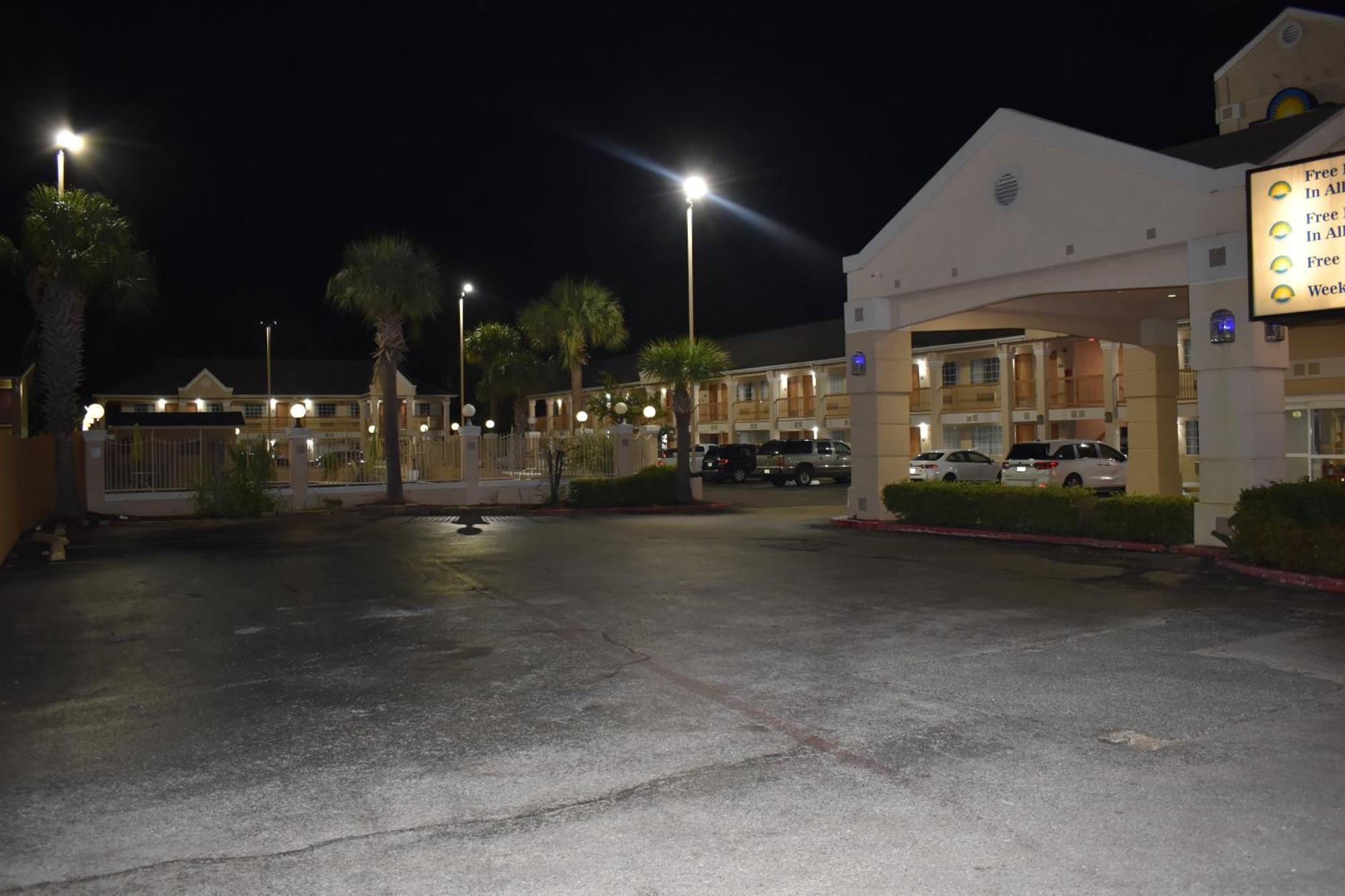 Days Inn By Wyndham Nacogdoches/Sfa University/Downtown מראה חיצוני תמונה