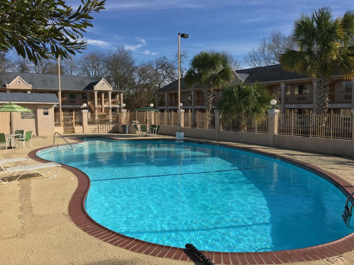 Days Inn By Wyndham Nacogdoches/Sfa University/Downtown מראה חיצוני תמונה